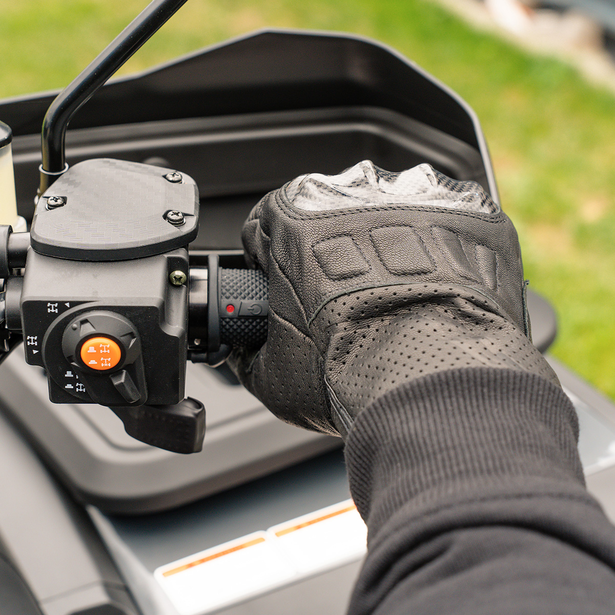 SHARK 4ZONE LOCK-ON HEATED GRIPS + THUMB AND SEAT WARMER