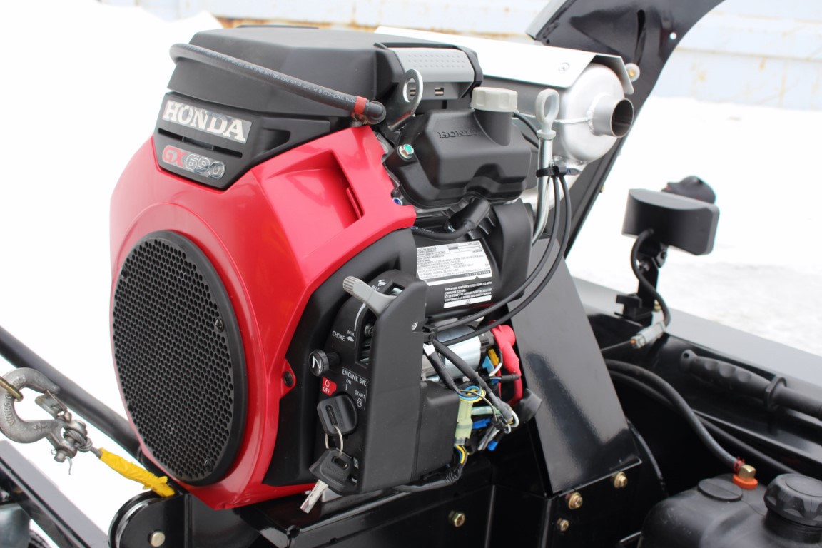 BERCOMAC profesionální sněžná fréza 72" (183 cm) Honda motor 22HP