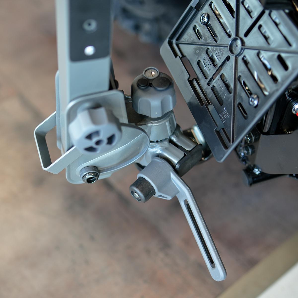 Nosič lyží na tažné zařízení SHARK Ski Rack