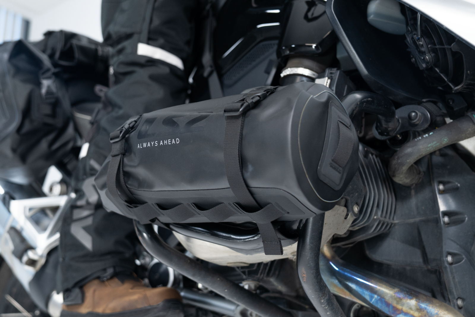 LS2 MOVE AHEAD WP 4L ROLL BAG