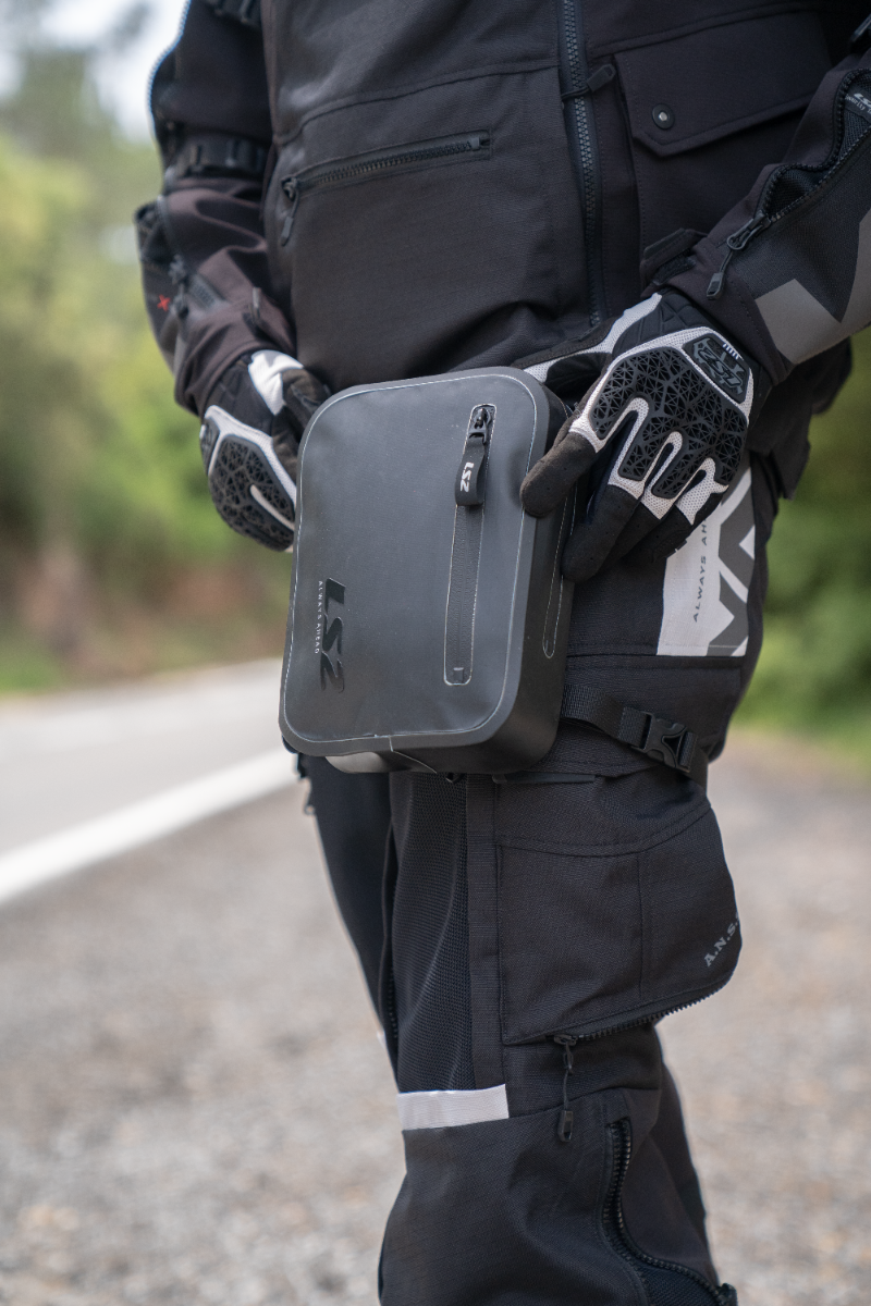 LS2 MOVE AHEAD WP 1.7L LEG BAG