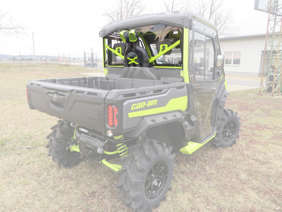 Rear Panel CAN-AM Defender XMR