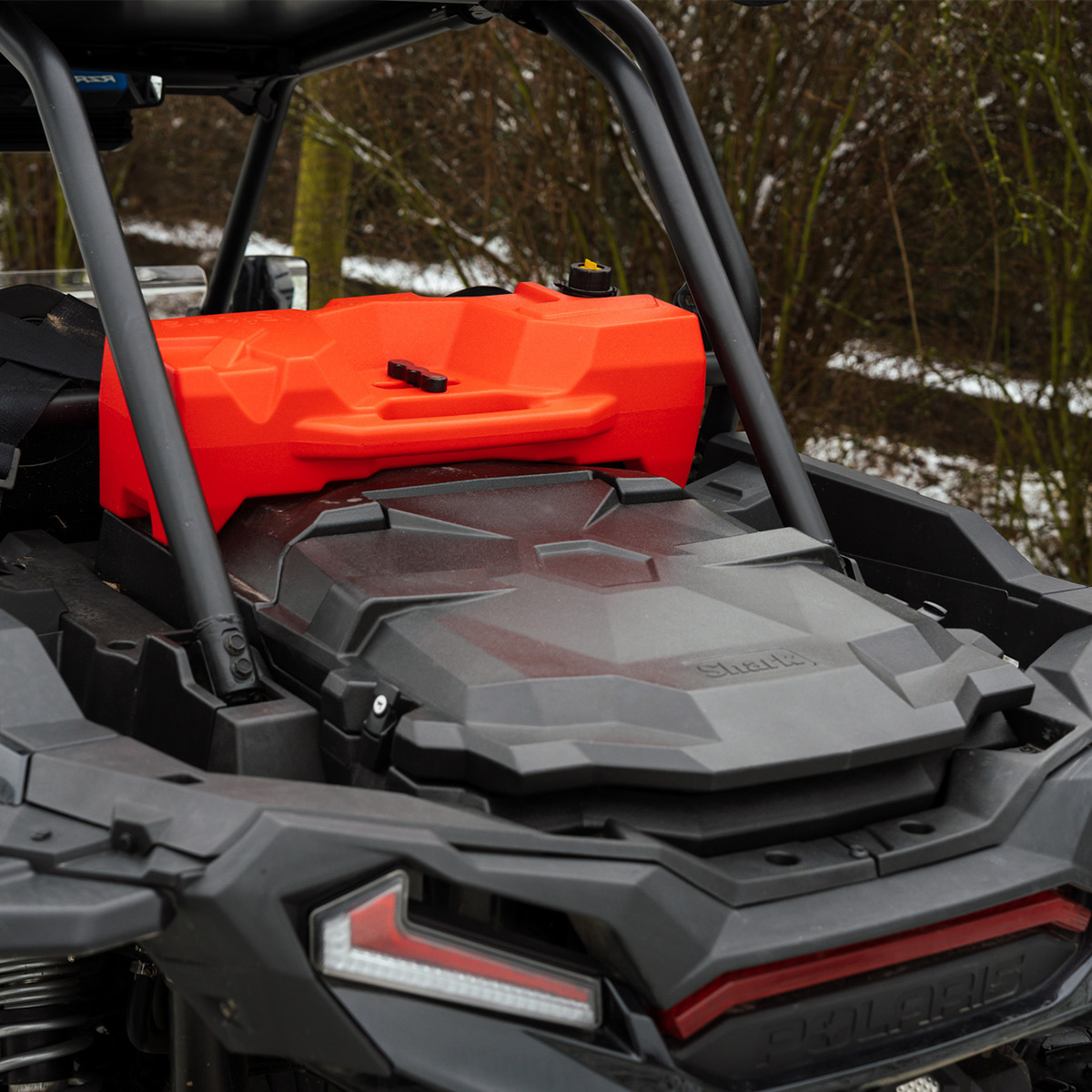 SHARK UTV plastový box UX140 na čtyřkolku Polaris RZR 1000 